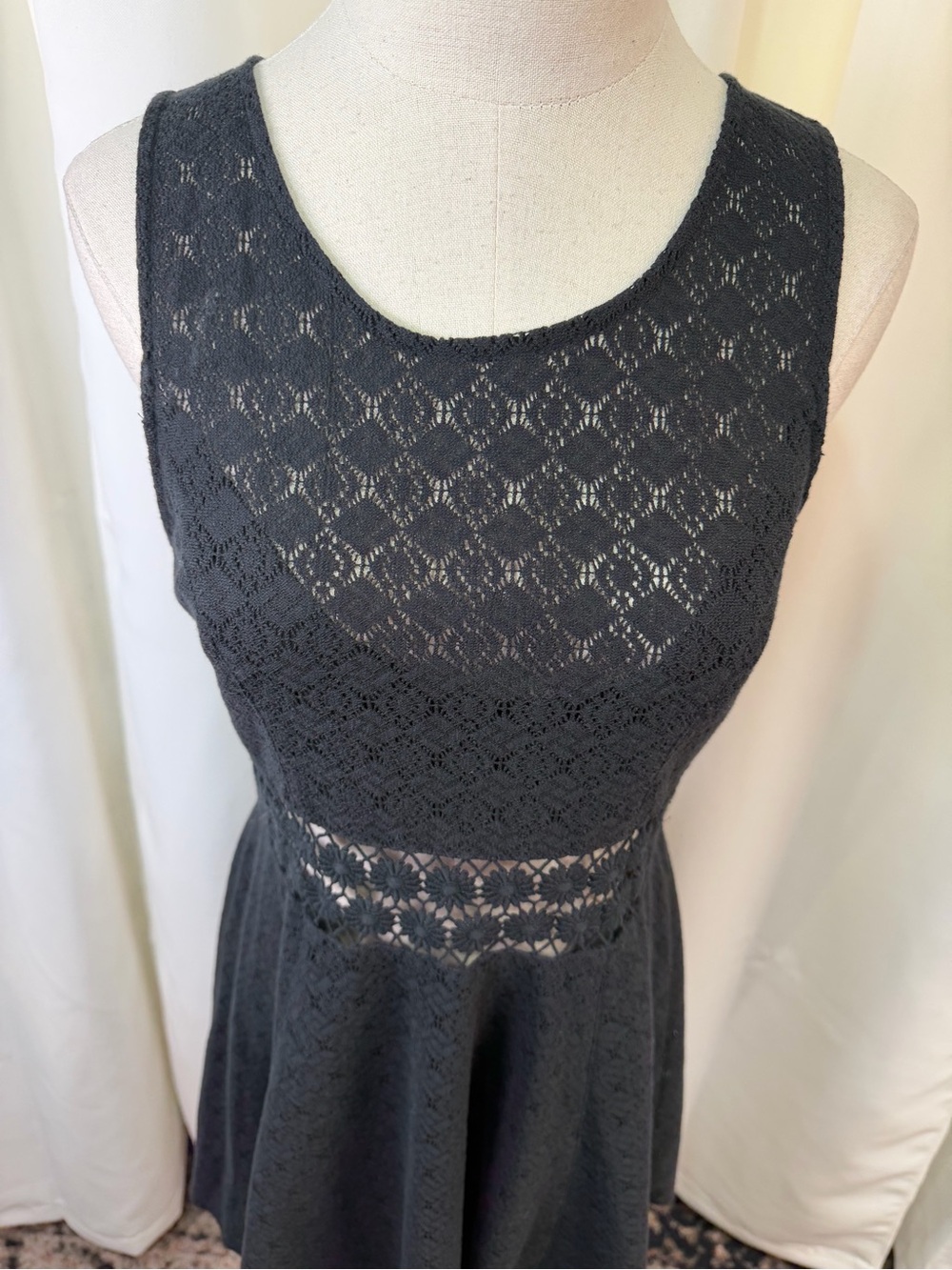 Free People Black ‘Daisy’ Sleeveless Fit & Flare Crochet Lace Mini Dress Size 6 - Picture 7 of 16